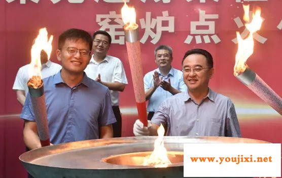 总投资2亿元！国内首条热体柔性玻璃项目窑炉点火成功