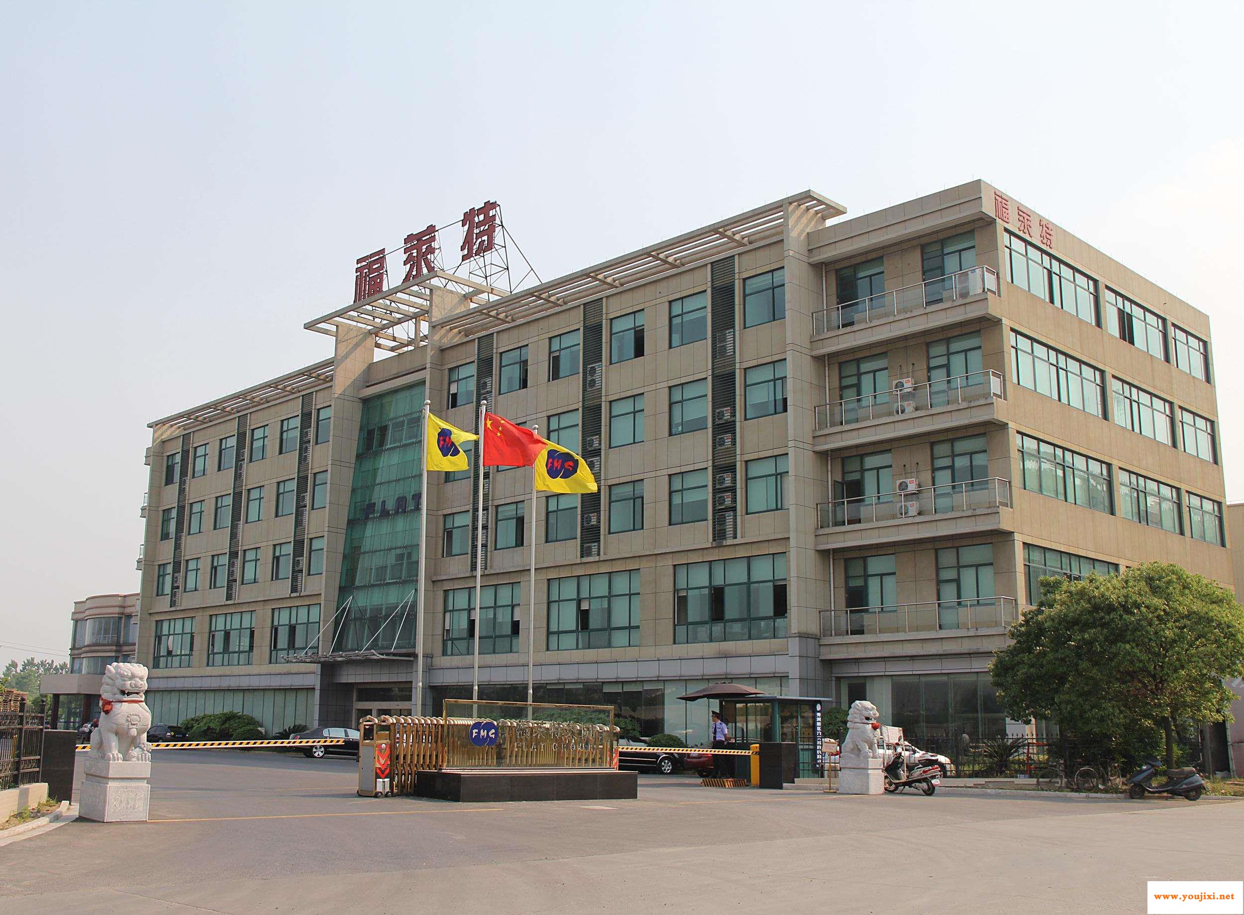 供需格局改善，光伏玻璃龙头企业表现强劲