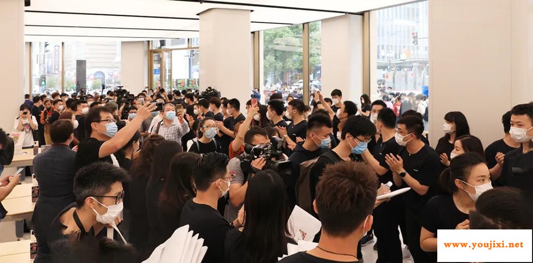 北玻古铜、水晶玻璃助力华为上海新城市客厅开业！