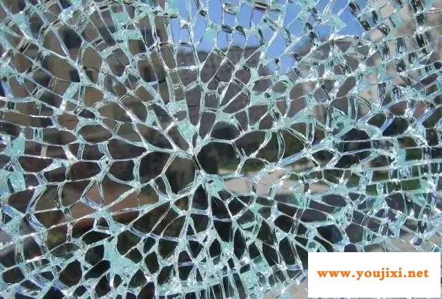 钢化玻璃容易自爆的原因有哪些？