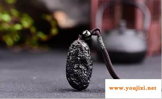 天然玻璃竟是玉石？这个东西来头太不简单了！